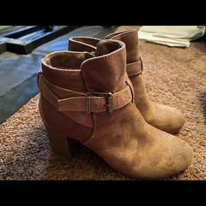 Women’s brown casual style heel boots with buckle.